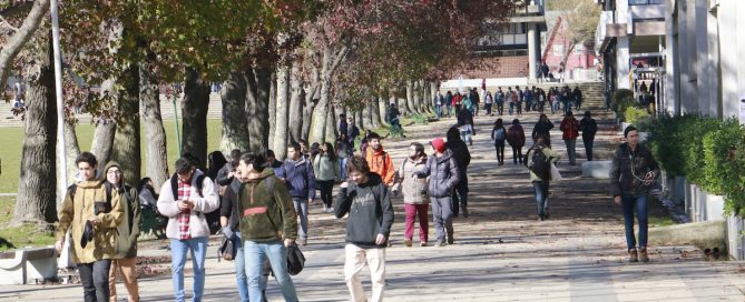 Estudiantes en Campus UdeC