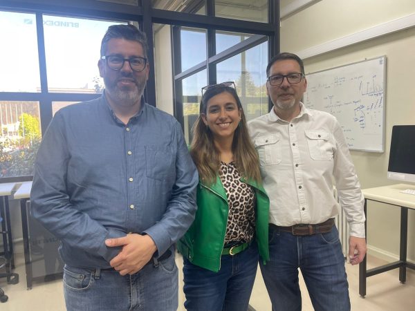 Un total de 13 investigadores de la UdeC, pertenecientes a las Facultades de Farmacia, Ciencias Biológicas y Medicina, participan en Misión Cáncer. En la foto el Dr. Salas, la Dra. Nova y el Dr. Zúñiga. 