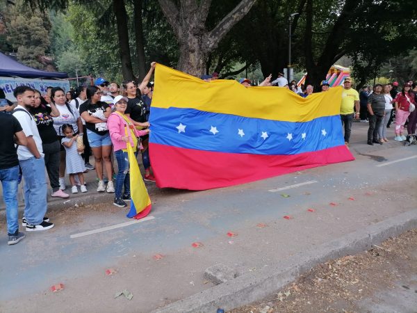Venezolanos reunidos en el Parque Ecuador, la tarde del sábado 03 de enero. 